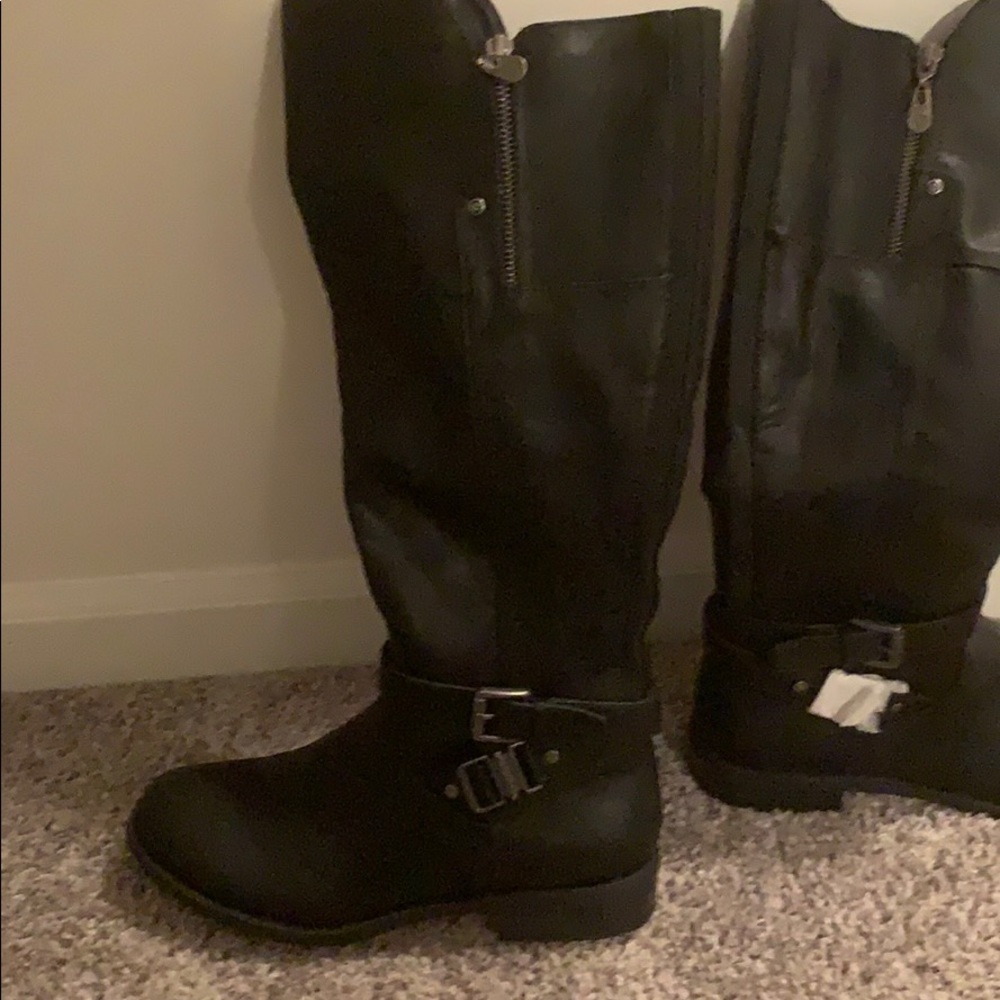 Boots - Picture 3 of 6